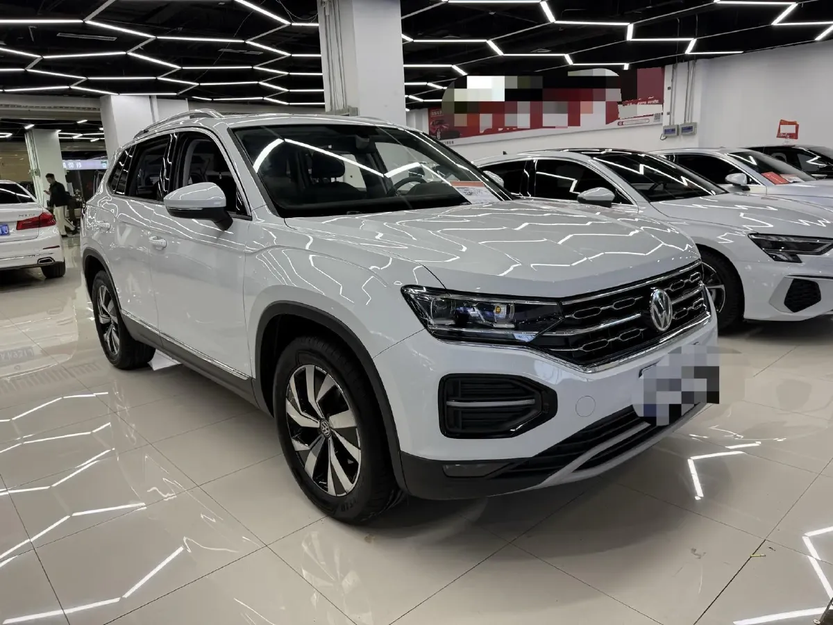2019 Jeep Cherokee 2.0T 234HP L4 9AT,autocango,china used car exporter,china ev exporter,chinese used car exporter,chinese used ev exporter