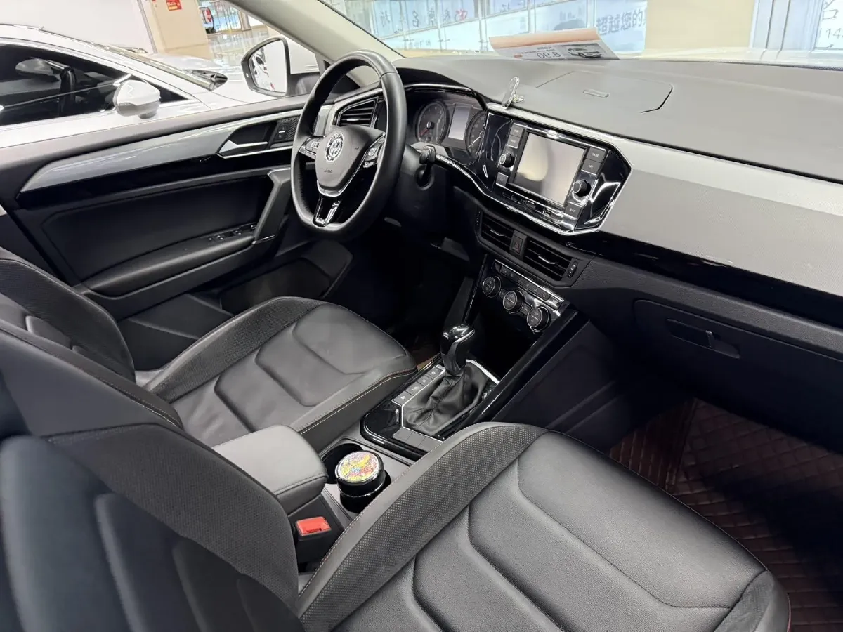 2019 Jeep Cherokee 2.0T 234HP L4 9AT,autocango,china used car exporter,china ev exporter,chinese used car exporter,chinese used ev exporter
