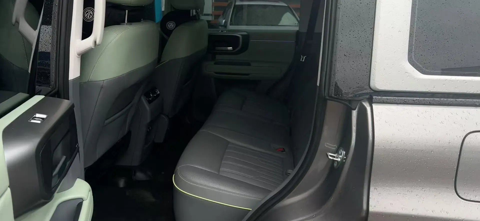 2024 Beijing BJ40 2.0T 245HP L4 8AT,autocango,china used car exporter,china ev exporter,chinese used car exporter,chinese used ev exporter