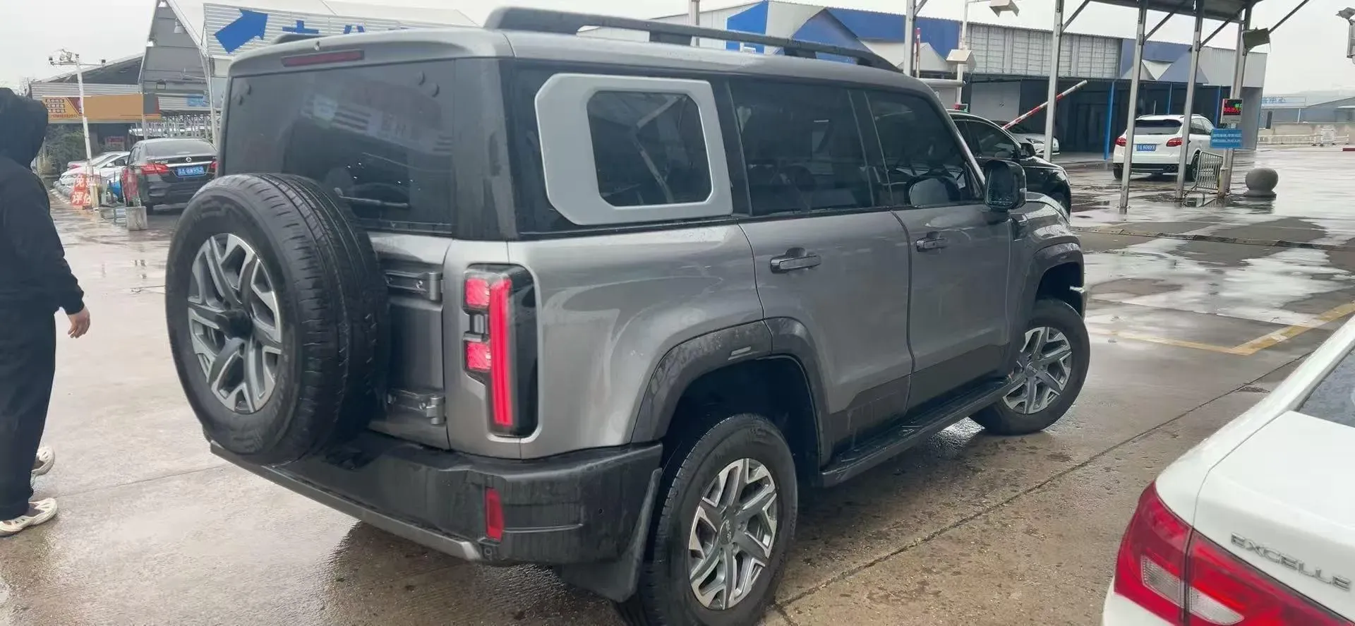 2024 Beijing BJ40 2.0T 245HP L4 8AT,autocango,china used car exporter,china ev exporter,chinese used car exporter,chinese used ev exporter