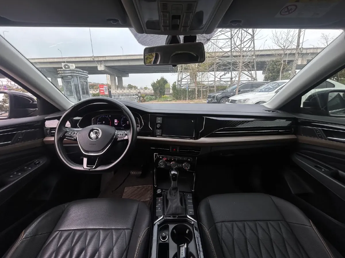 2019 Volvo V40 1.5T 152HP L4 6AT,autocango,china used car exporter,china ev exporter,chinese used car exporter,chinese used ev exporter