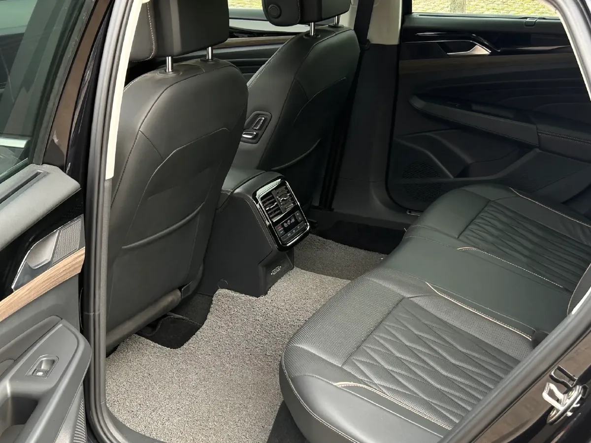 2019 Volvo V40 1.5T 152HP L4 6AT,autocango,china used car exporter,china ev exporter,chinese used car exporter,chinese used ev exporter