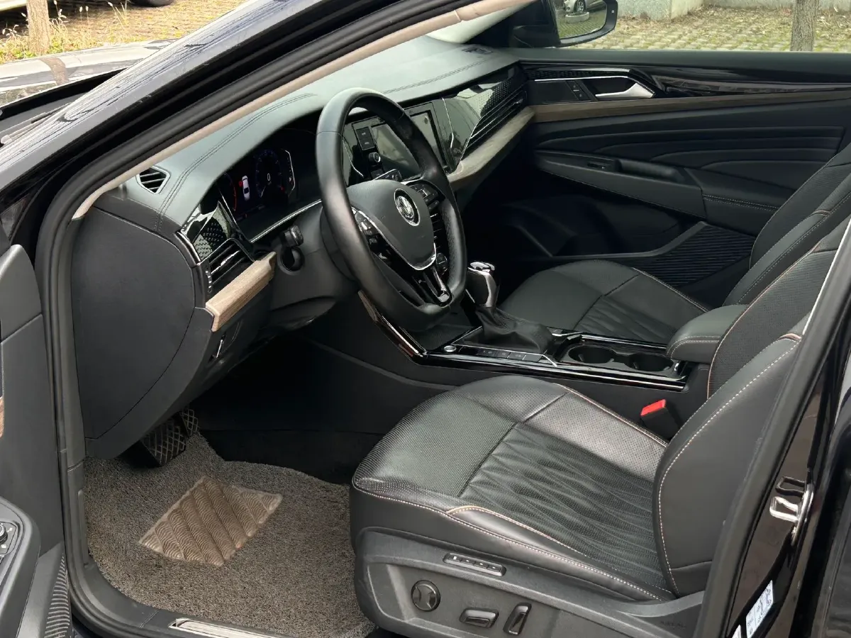 2019 Volvo V40 1.5T 152HP L4 6AT,autocango,china used car exporter,china ev exporter,chinese used car exporter,chinese used ev exporter