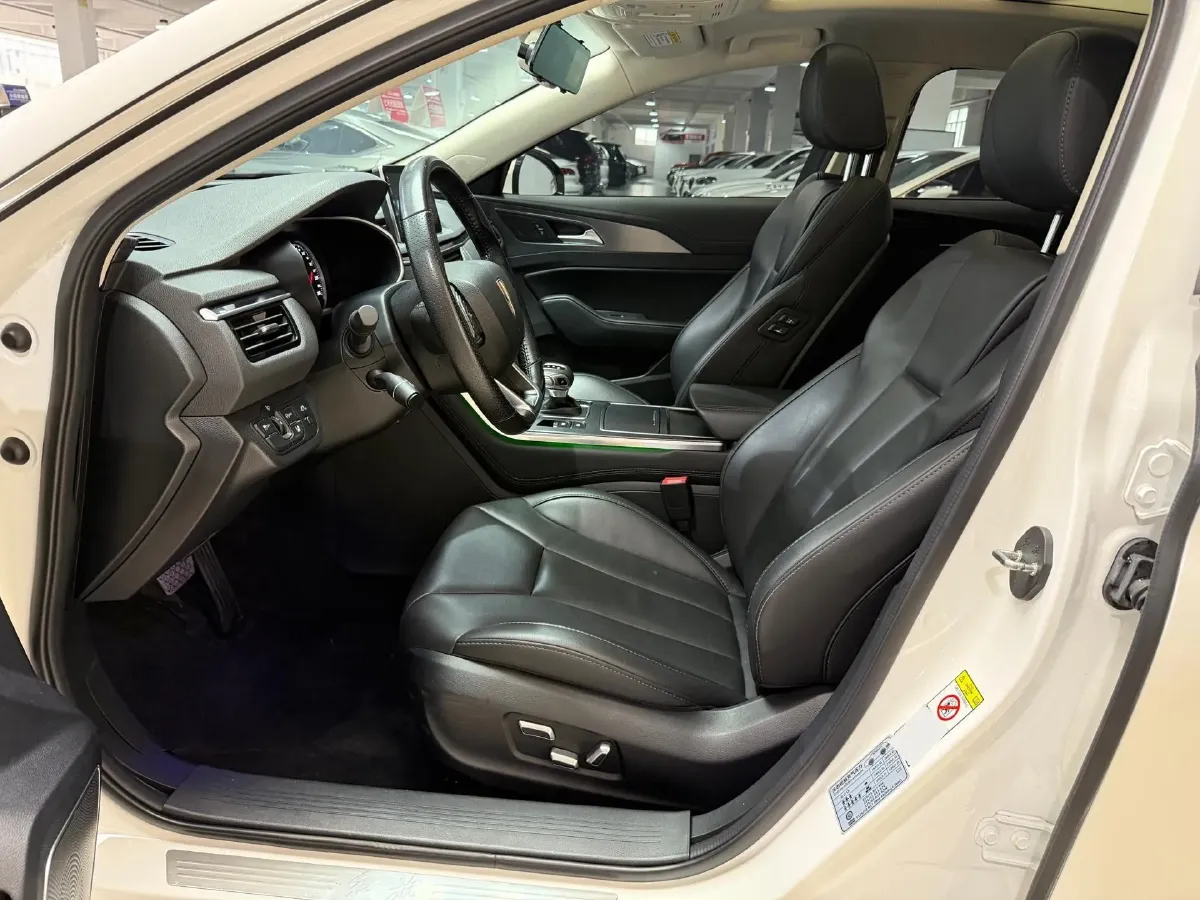 2022 HongQi H5 1.8T 197HP L4 6AT,autocango,china used car exporter,china ev exporter,chinese used car exporter,chinese used ev exporter