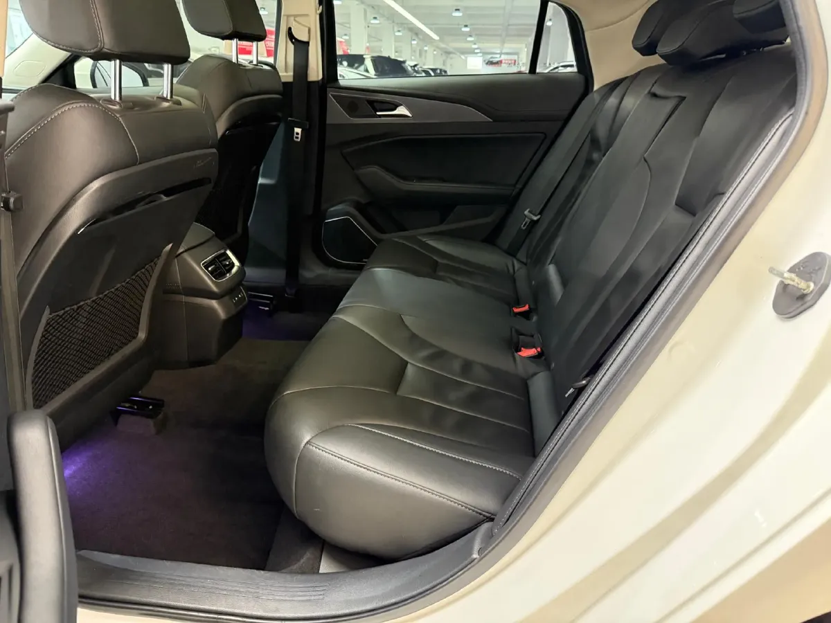 2022 HongQi H5 1.8T 197HP L4 6AT,autocango,china used car exporter,china ev exporter,chinese used car exporter,chinese used ev exporter