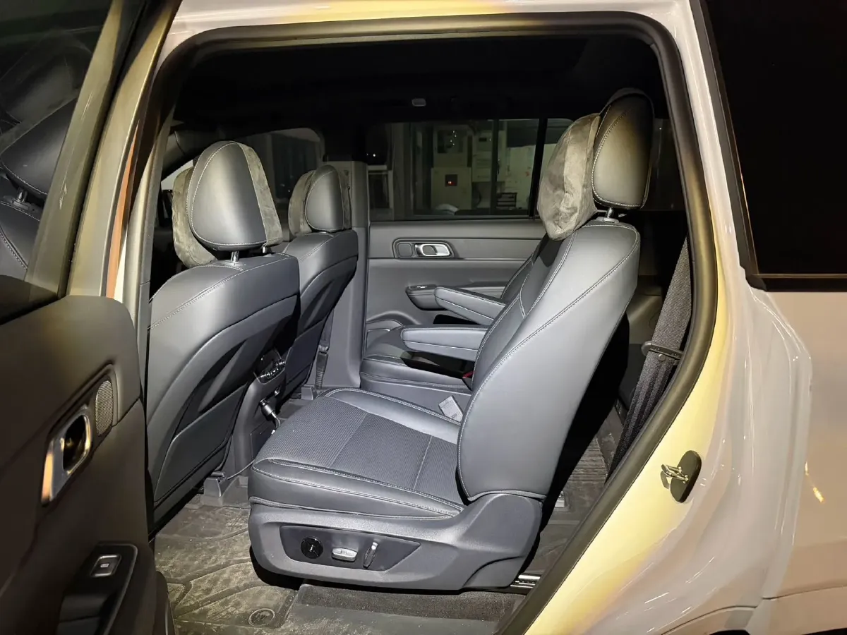 2021 Li ONE Range Extended 131HP REEV 40.5KWH,autocango,china used car exporter,china ev exporter,chinese used car exporter,chinese used ev exporter