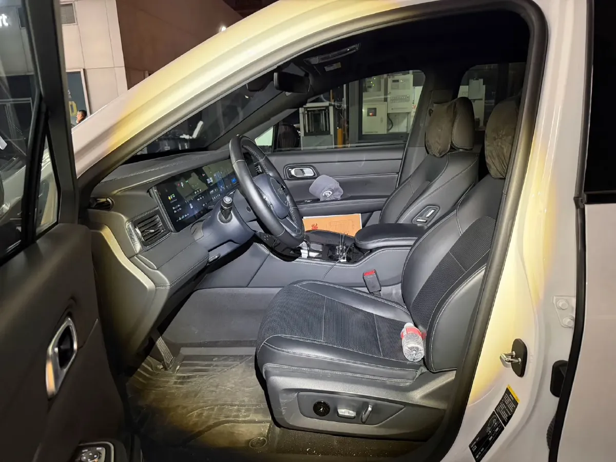 2021 Li ONE Range Extended 131HP REEV 40.5KWH,autocango,china used car exporter,china ev exporter,chinese used car exporter,chinese used ev exporter