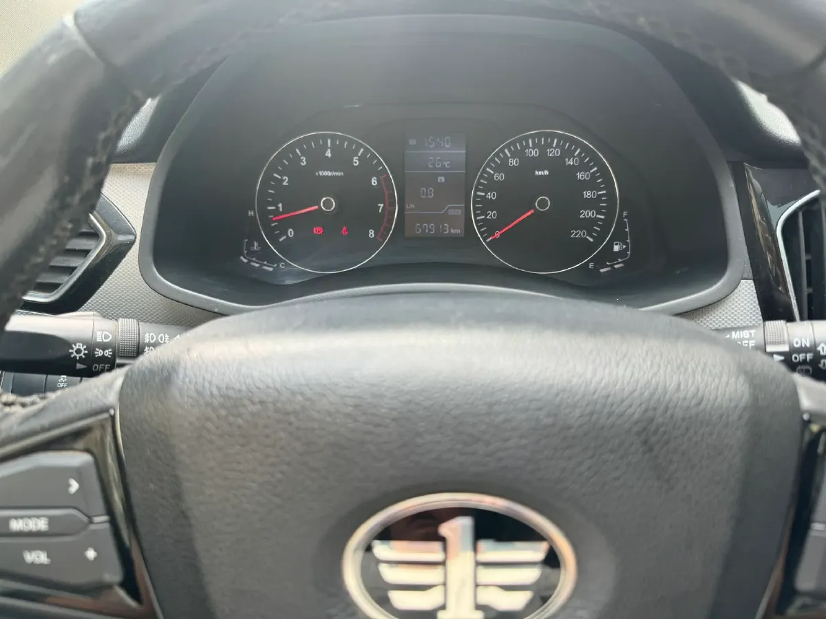 2017 FAW Senia R7 1.5T 150HP L4 5MT,autocango,china used car exporter,china ev exporter,chinese used car exporter,chinese used ev exporter