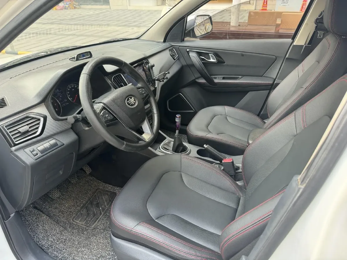 2017 FAW Senia R7 1.5T 150HP L4 5MT,autocango,china used car exporter,china ev exporter,chinese used car exporter,chinese used ev exporter