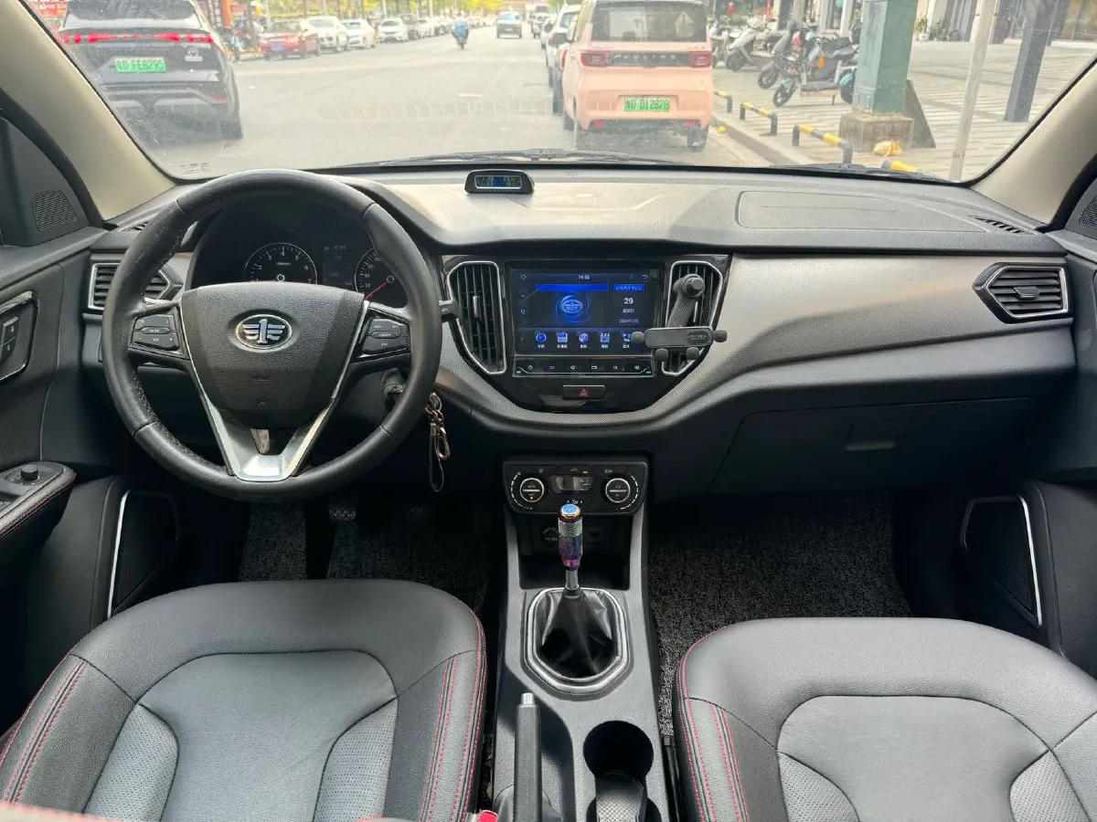 2017 FAW Senia R7 1.5T 150HP L4 5MT,autocango,china used car exporter,china ev exporter,chinese used car exporter,chinese used ev exporter