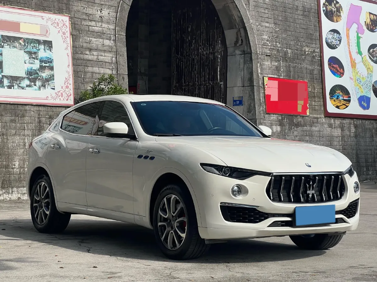 2022 Maserati Levante 2.0T 330HP L4 8AT,autocango,china used car exporter,china ev exporter,chinese used car exporter,chinese used ev exporter