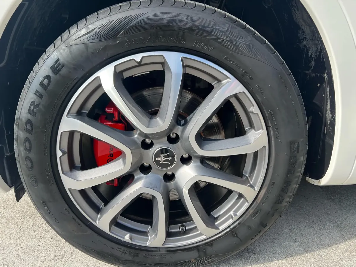 2022 Maserati Levante 2.0T 330HP L4 8AT,autocango,china used car exporter,china ev exporter,chinese used car exporter,chinese used ev exporter