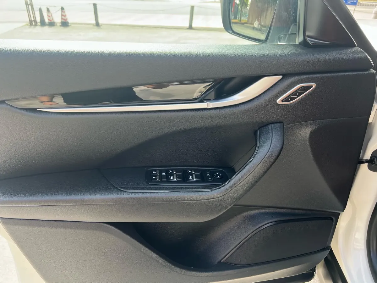 2022 Maserati Levante 2.0T 330HP L4 8AT,autocango,china used car exporter,china ev exporter,chinese used car exporter,chinese used ev exporter