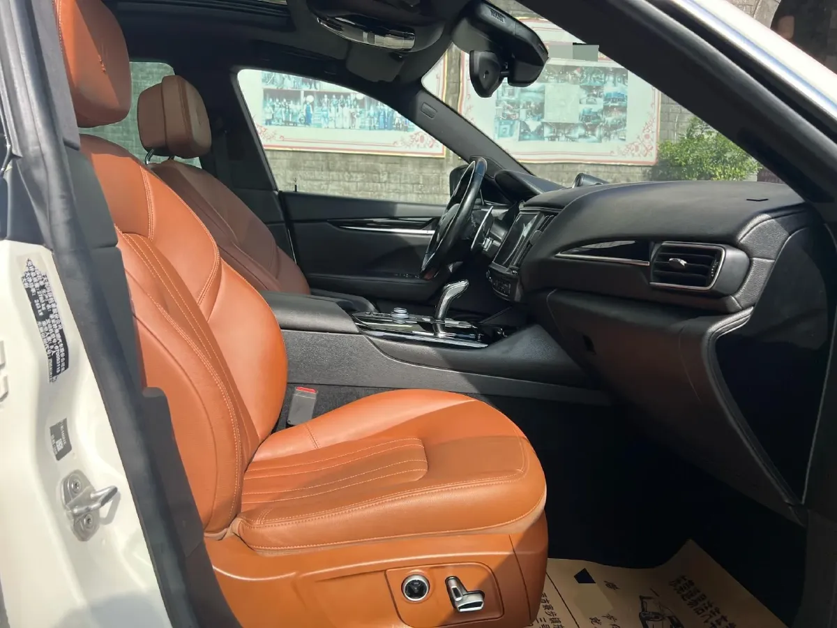 2022 Maserati Levante 2.0T 330HP L4 8AT,autocango,china used car exporter,china ev exporter,chinese used car exporter,chinese used ev exporter