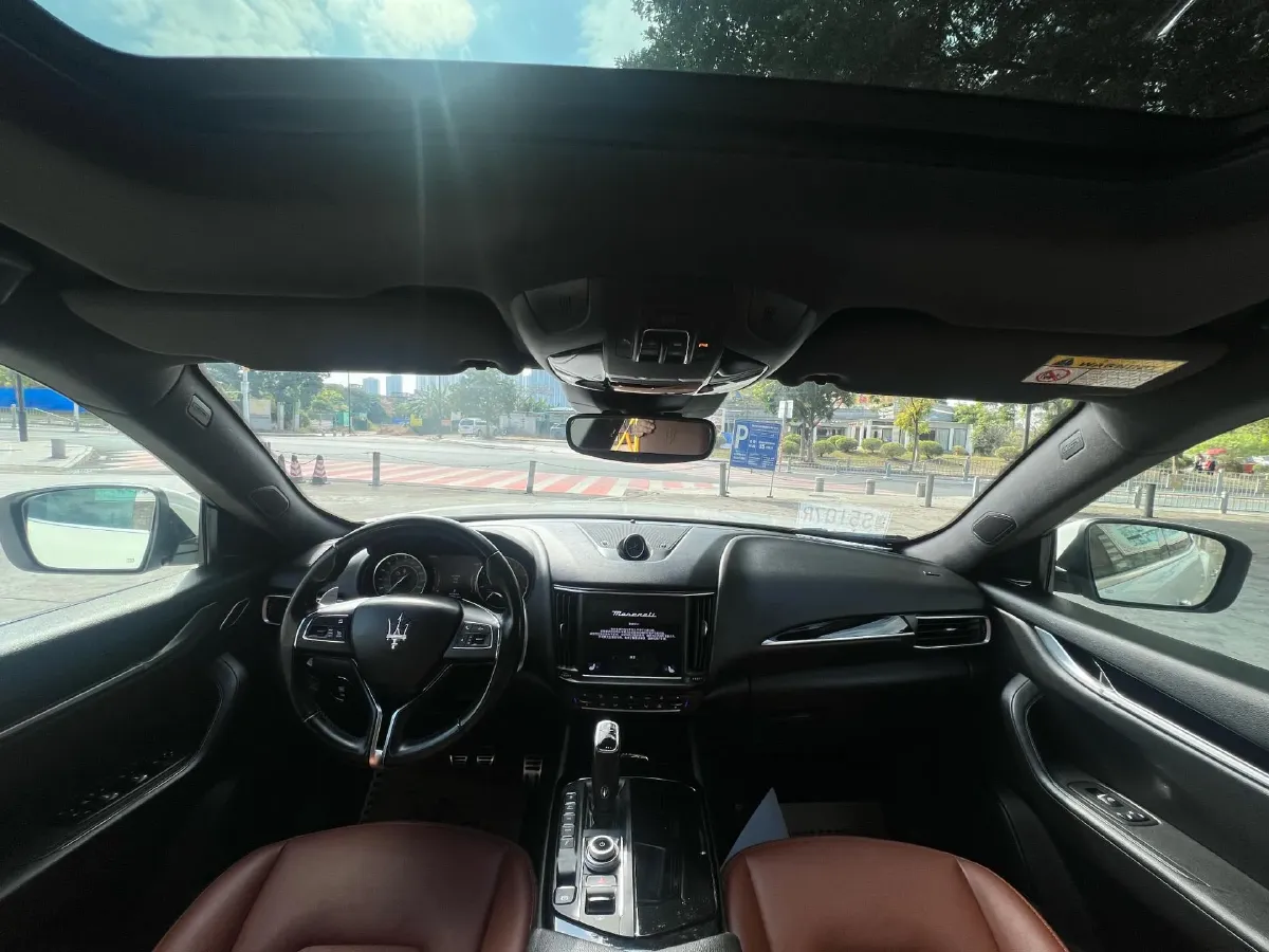 2022 Maserati Levante 2.0T 330HP L4 8AT,autocango,china used car exporter,china ev exporter,chinese used car exporter,chinese used ev exporter