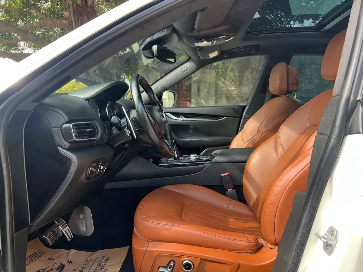 2022 Maserati Levante 2.0T 330HP L4 8AT,autocango,china used car exporter,china ev exporter,chinese used car exporter,chinese used ev exporter