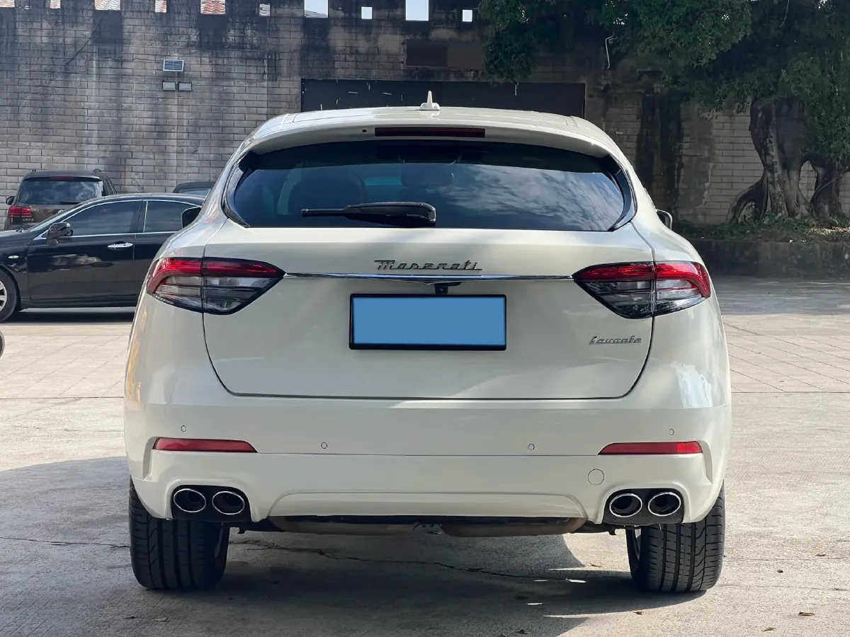 2022 Maserati Levante 2.0T 330HP L4 8AT,autocango,china used car exporter,china ev exporter,chinese used car exporter,chinese used ev exporter