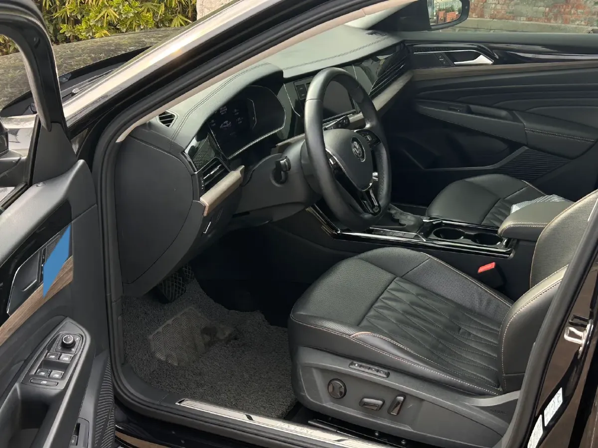 2019 Volvo V40 1.5T 152HP L4 6AT,autocango,china used car exporter,china ev exporter,chinese used car exporter,chinese used ev exporter