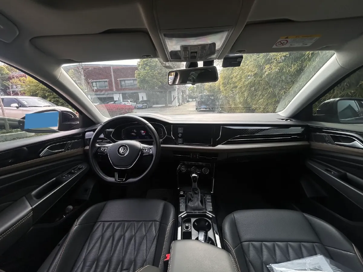 2019 Volvo V40 1.5T 152HP L4 6AT,autocango,china used car exporter,china ev exporter,chinese used car exporter,chinese used ev exporter