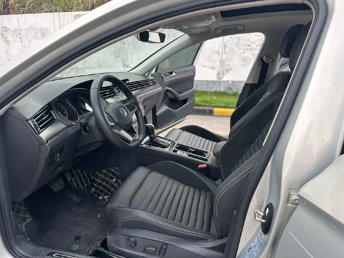 2020 Volkswagen Magotan 2.0T 186HP L4 7DCT,autocango,china used car exporter,china ev exporter,chinese used car exporter,chinese used ev exporter