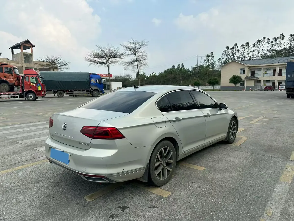 2020 Volkswagen Magotan 2.0T 186HP L4 7DCT,autocango,china used car exporter,china ev exporter,chinese used car exporter,chinese used ev exporter