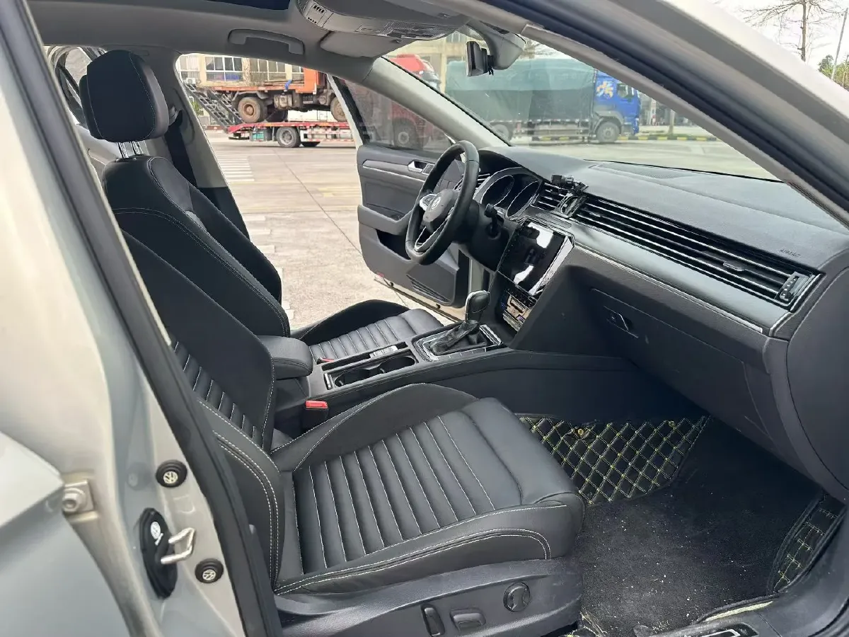 2020 Volkswagen Magotan 2.0T 186HP L4 7DCT,autocango,china used car exporter,china ev exporter,chinese used car exporter,chinese used ev exporter