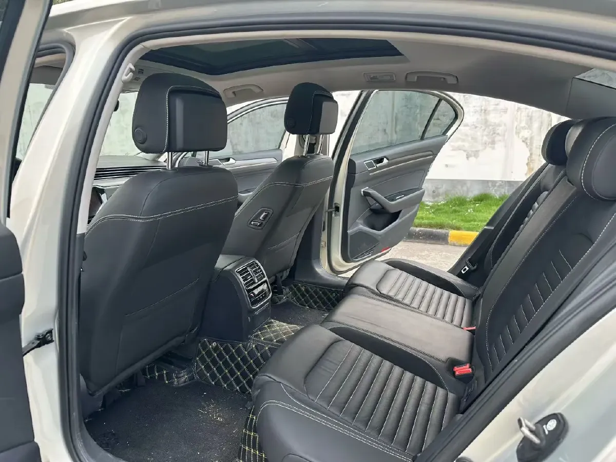 2020 Volkswagen Magotan 2.0T 186HP L4 7DCT,autocango,china used car exporter,china ev exporter,chinese used car exporter,chinese used ev exporter