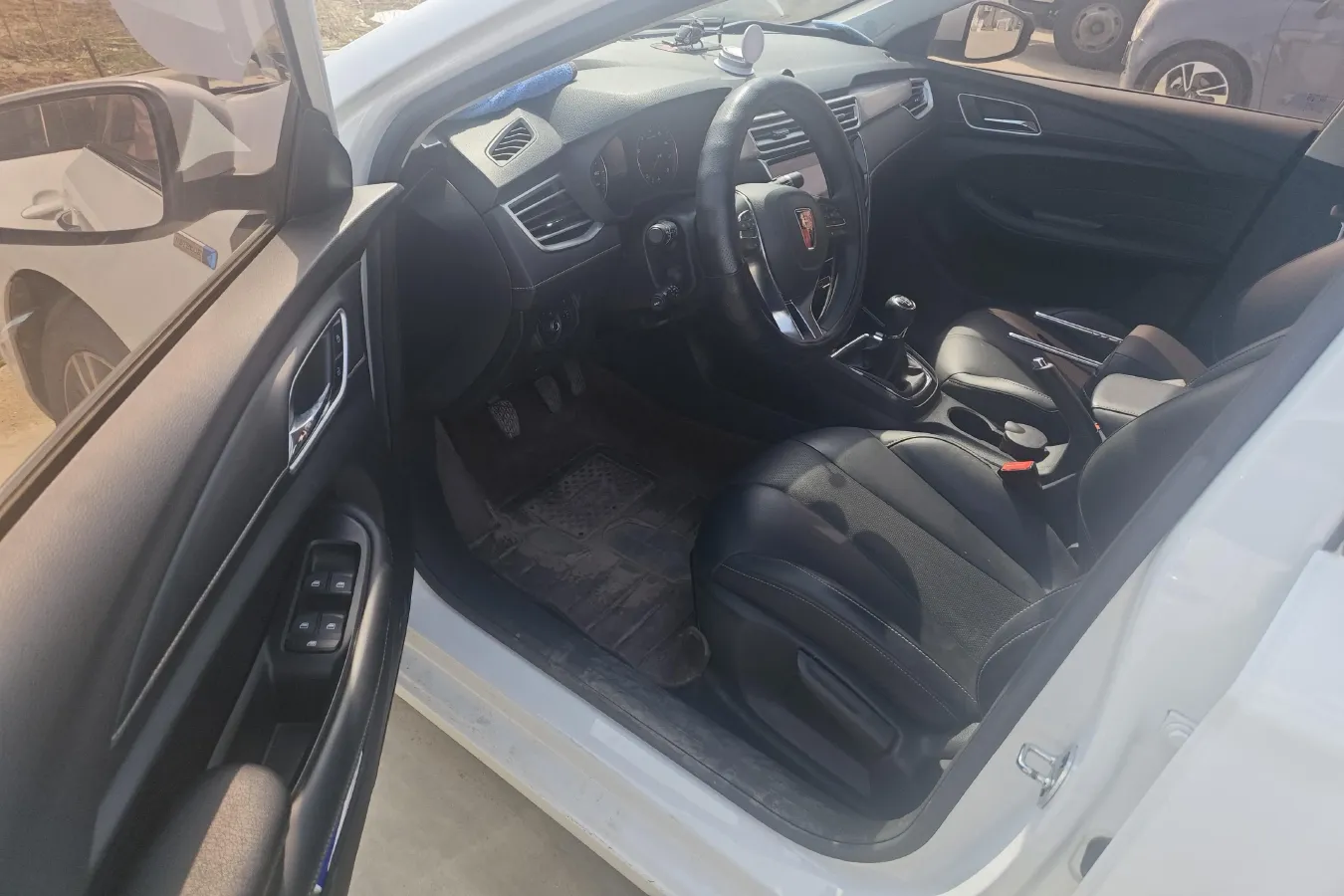 2019 Roewe i5 1.5L 120HP L4 5MT,autocango,china used car exporter,china ev exporter,chinese used car exporter,chinese used ev exporter