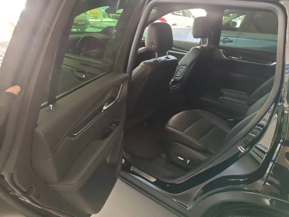 2025 Cadillac XT6 2.0T 237HP L4 9AT,autocango,china used car exporter,china ev exporter,chinese used car exporter,chinese used ev exporter