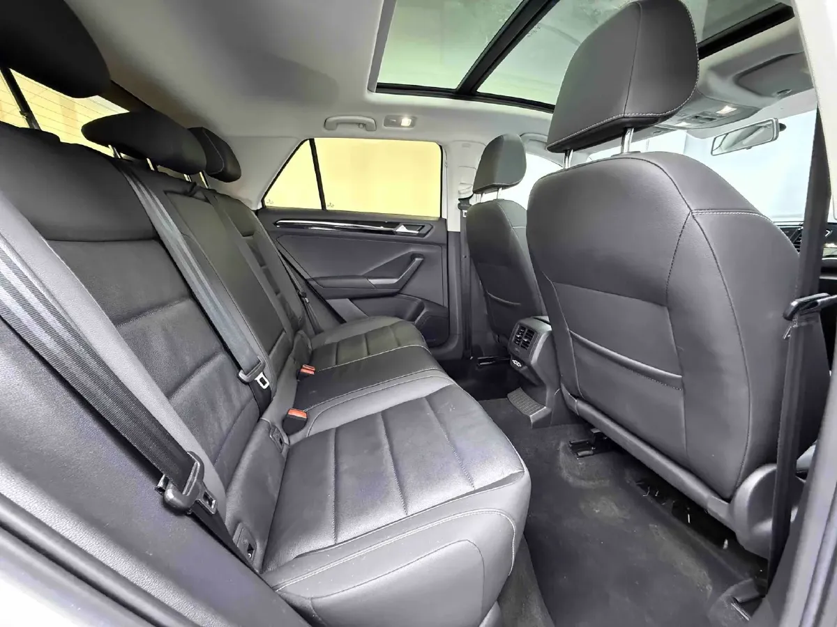 2022 Volkswagen T-Roc 1.4T 150HP L4 7DCT,autocango,china used car exporter,china ev exporter,chinese used car exporter,chinese used ev exporter