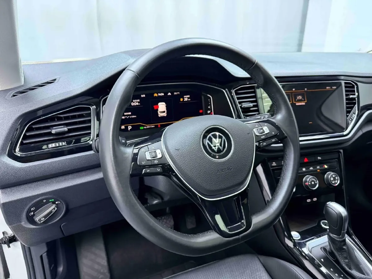 2022 Volkswagen T-Roc 1.4T 150HP L4 7DCT,autocango,china used car exporter,china ev exporter,chinese used car exporter,chinese used ev exporter