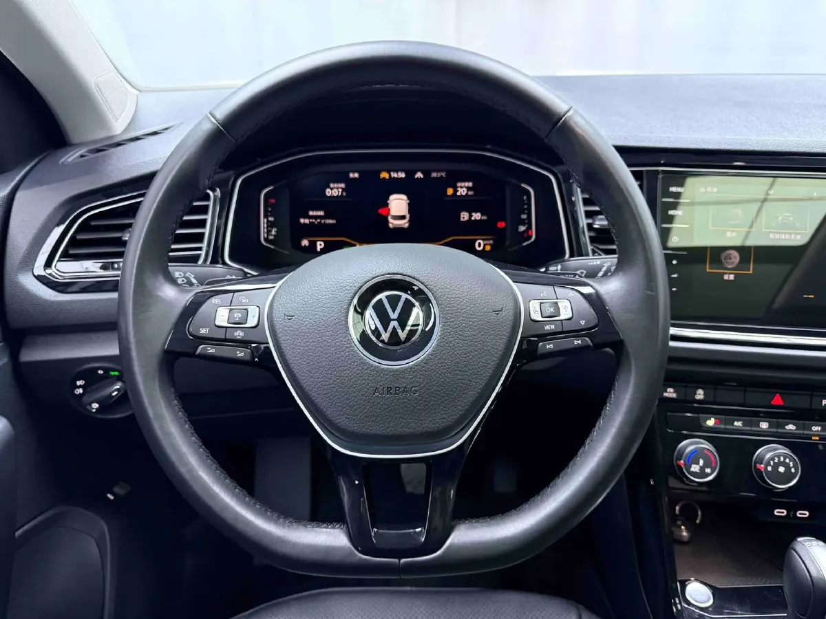 2022 Volkswagen T-Roc 1.4T 150HP L4 7DCT,autocango,china used car exporter,china ev exporter,chinese used car exporter,chinese used ev exporter