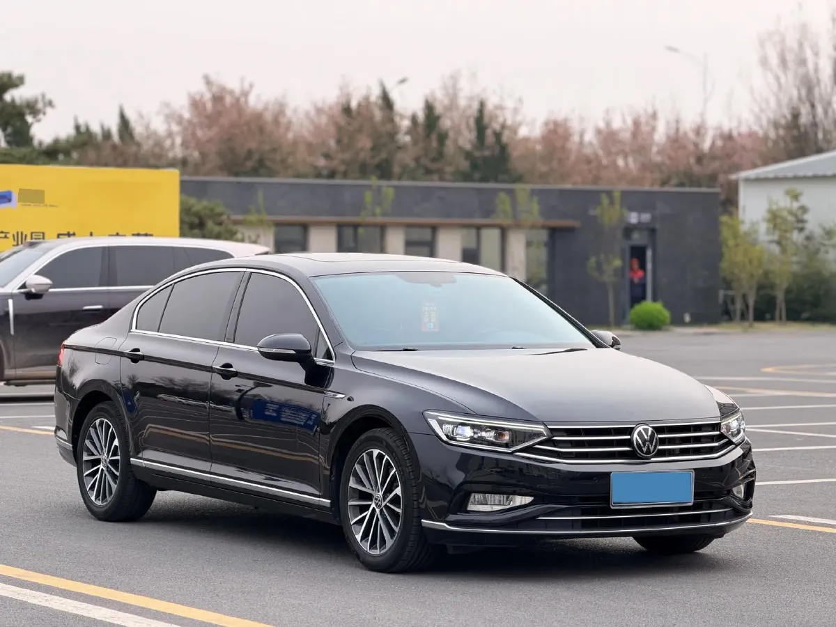 2020 Volkswagen Magotan 2.0T 186HP L4 7DCT,autocango,china used car exporter,china ev exporter,chinese used car exporter,chinese used ev exporter