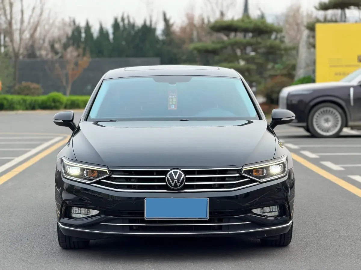 2020 Volkswagen Magotan 2.0T 186HP L4 7DCT,autocango,china used car exporter,china ev exporter,chinese used car exporter,chinese used ev exporter