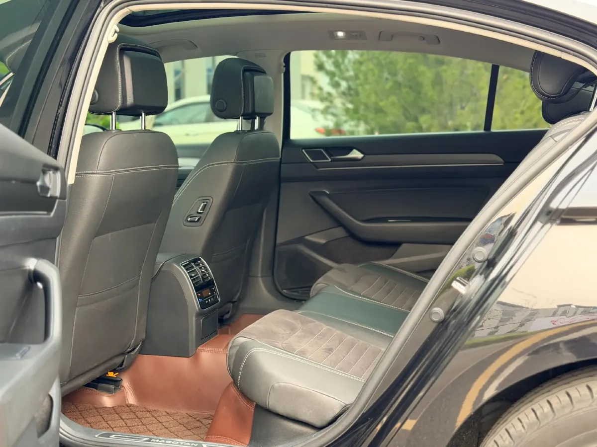 2020 Volkswagen Magotan 2.0T 186HP L4 7DCT,autocango,china used car exporter,china ev exporter,chinese used car exporter,chinese used ev exporter