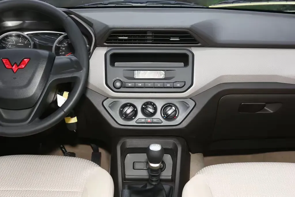 2021 WuLing RongGuang New Truck 1.5L 99HP L4 5MT,autocango,china used car exporter,china ev exporter,chinese used car exporter,chinese used ev exporter