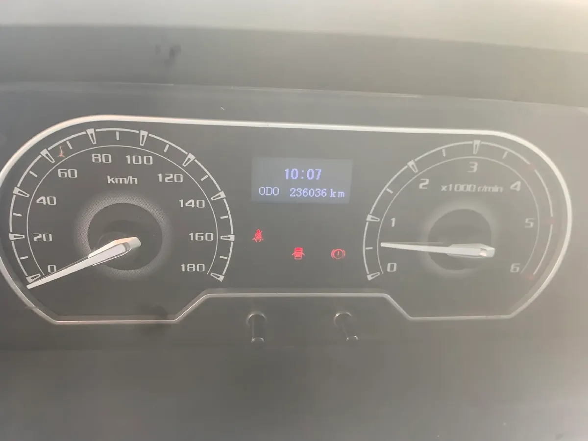 2019 MAXUS XinTu V80 2.0T 139HP L4 6MT,autocango,china used car exporter,china ev exporter,chinese used car exporter,chinese used ev exporter