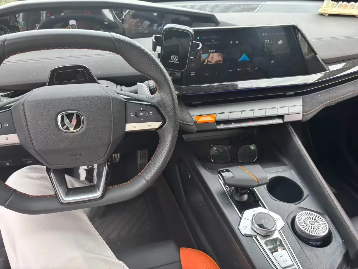 2023 ChangAn UNI-V 1.5T 188HP L4 7DCT,autocango,china used car exporter,china ev exporter,chinese used car exporter,chinese used ev exporter