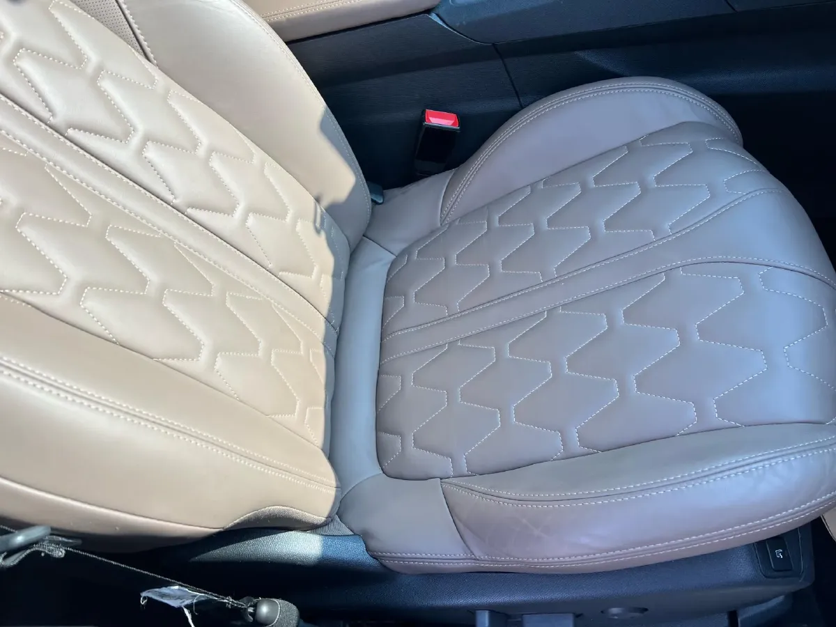 2017 Peugeot 5008 1.8T 204HP L4 6AT,autocango,china used car exporter,china ev exporter,chinese used car exporter,chinese used ev exporter