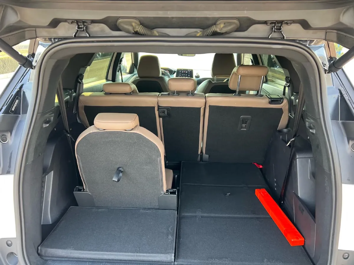 2017 Peugeot 5008 1.8T 204HP L4 6AT,autocango,china used car exporter,china ev exporter,chinese used car exporter,chinese used ev exporter