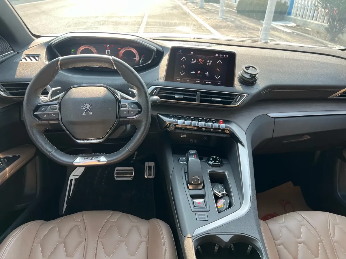 2017 Peugeot 5008 1.8T 204HP L4 6AT,autocango,china used car exporter,china ev exporter,chinese used car exporter,chinese used ev exporter