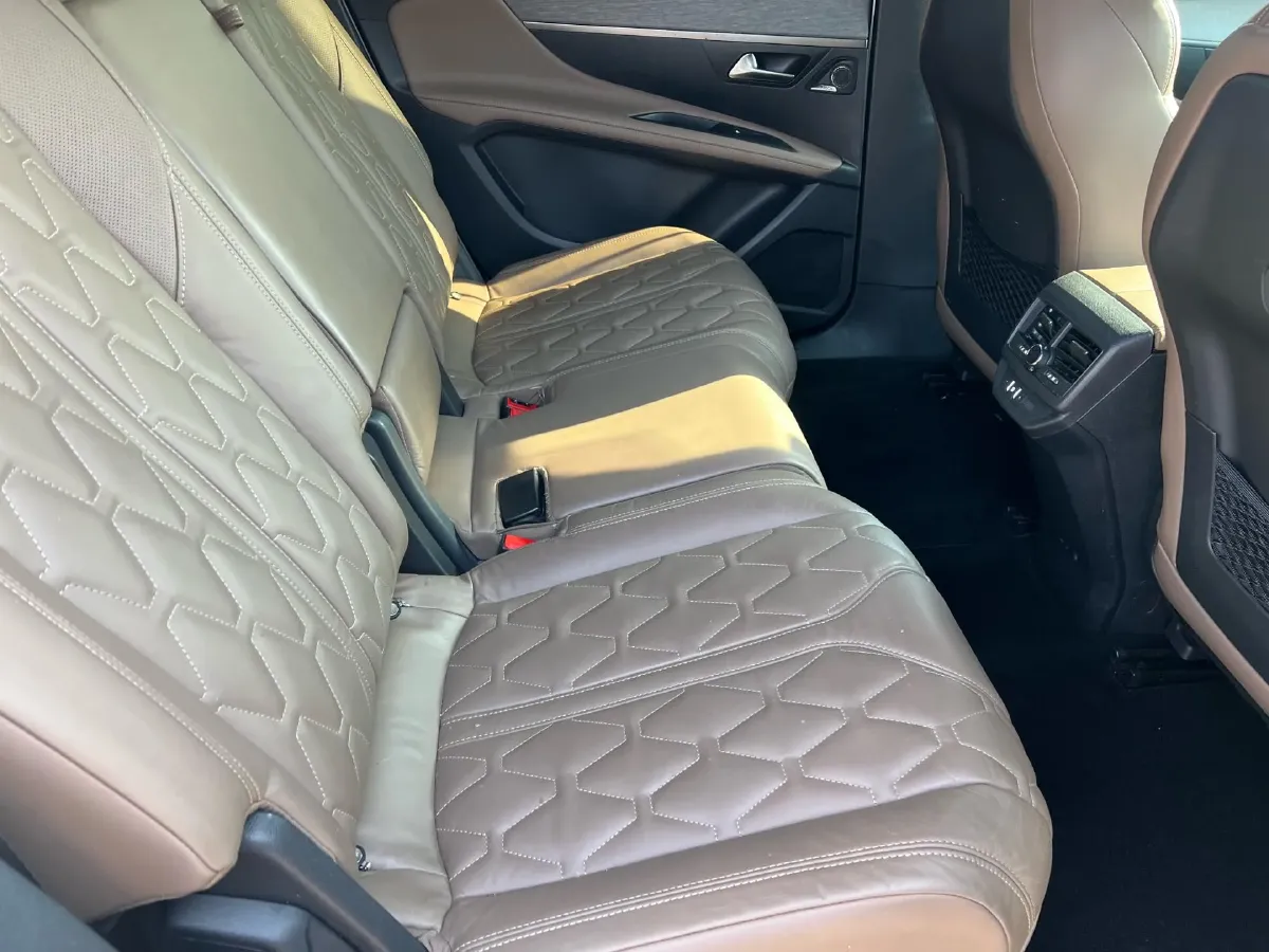 2017 Peugeot 5008 1.8T 204HP L4 6AT,autocango,china used car exporter,china ev exporter,chinese used car exporter,chinese used ev exporter