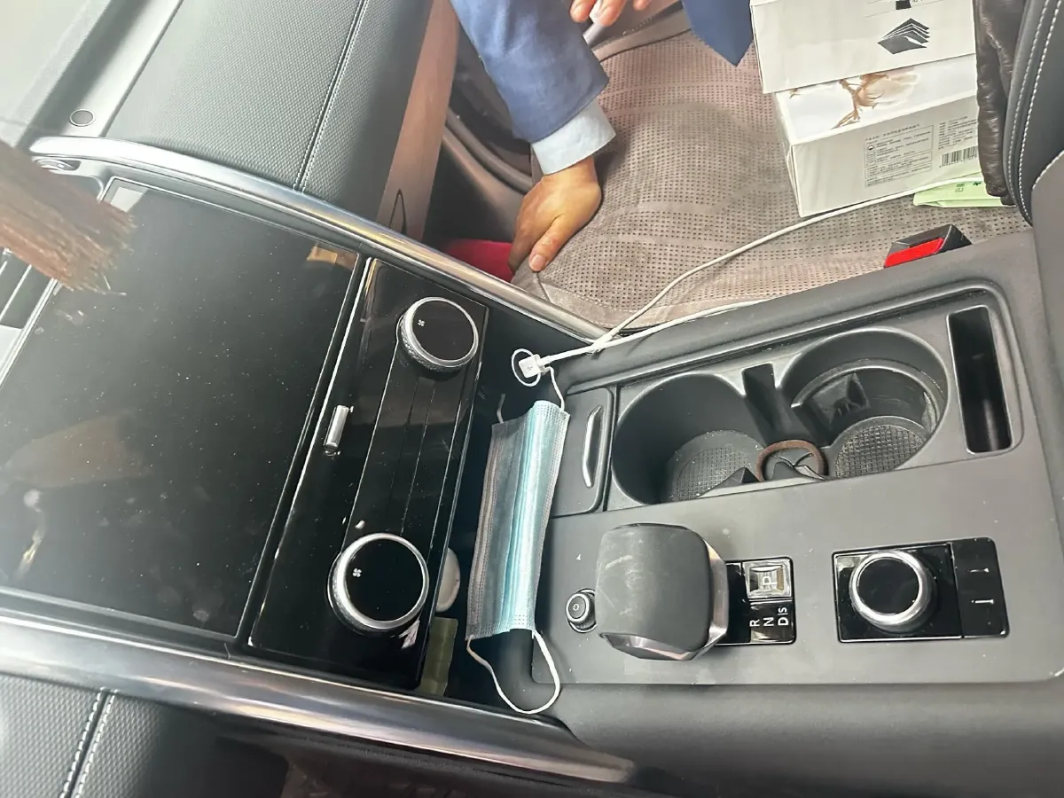 2021 Land Rover Discovery 3.0T 360HP L6 8AT,autocango,china used car exporter,china ev exporter,chinese used car exporter,chinese used ev exporter