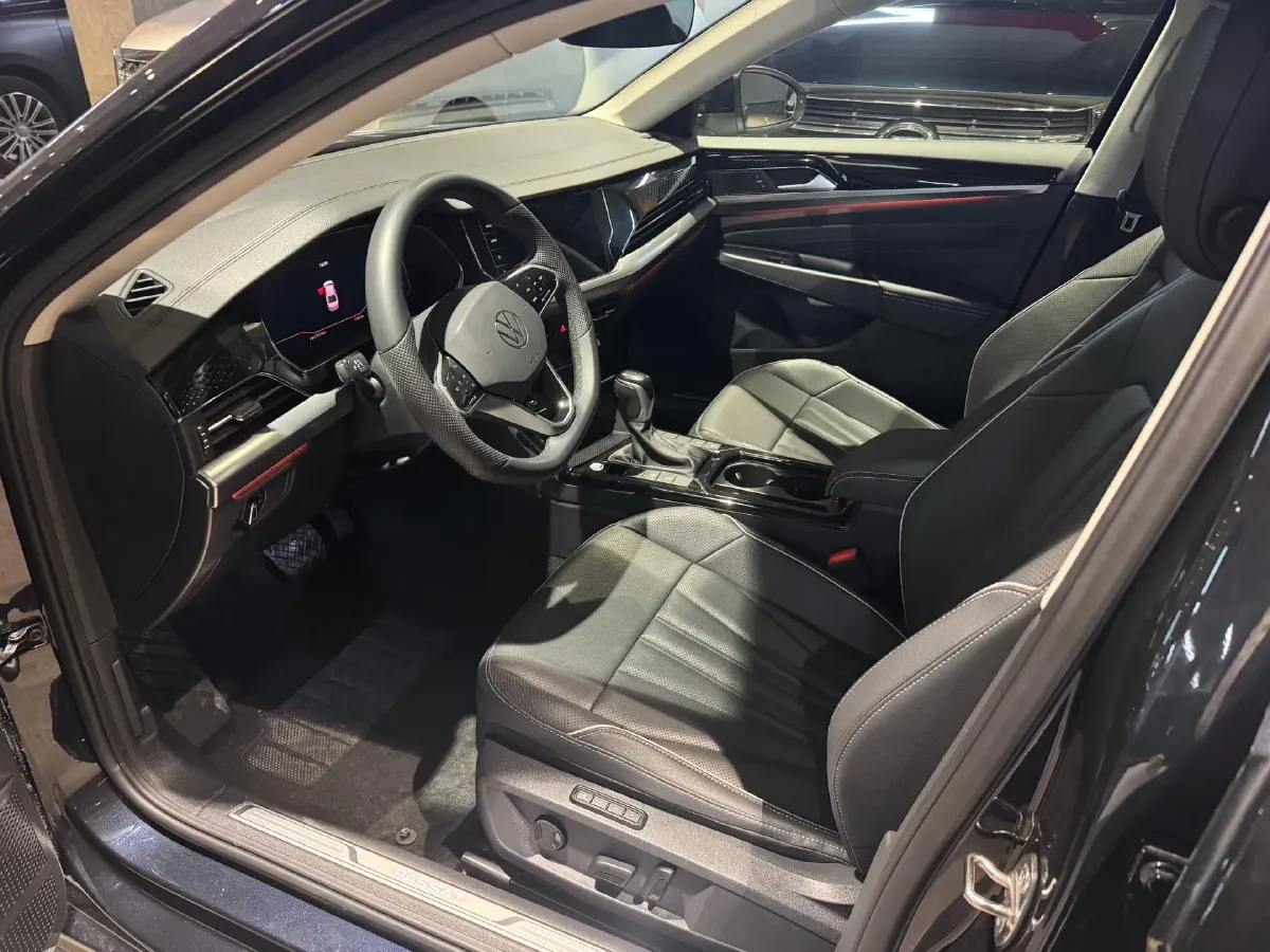 2024 Volkswagen Passat 2.0T 220HP L4 7DCT,autocango,china used car exporter,china ev exporter,chinese used car exporter,chinese used ev exporter