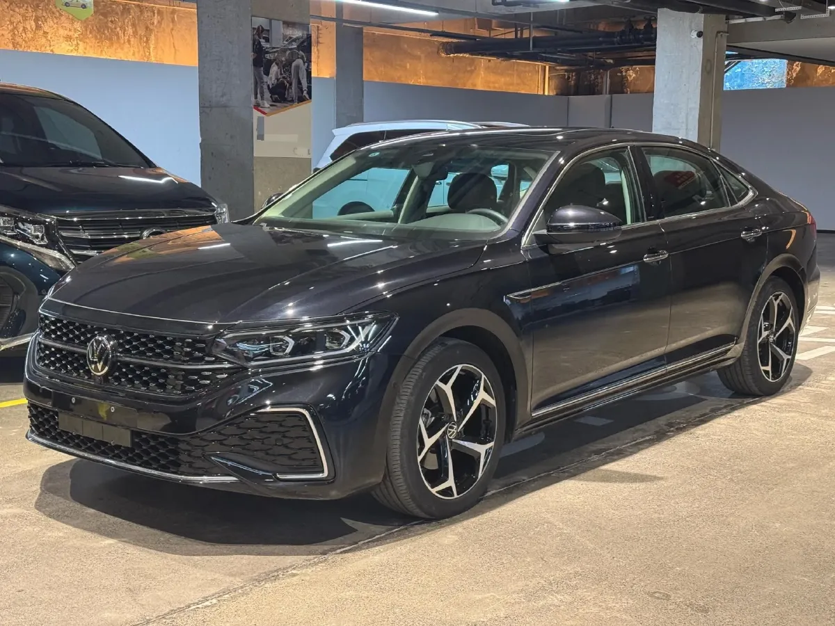 2024 Volkswagen Passat 2.0T 220HP L4 7DCT,autocango,china used car exporter,china ev exporter,chinese used car exporter,chinese used ev exporter