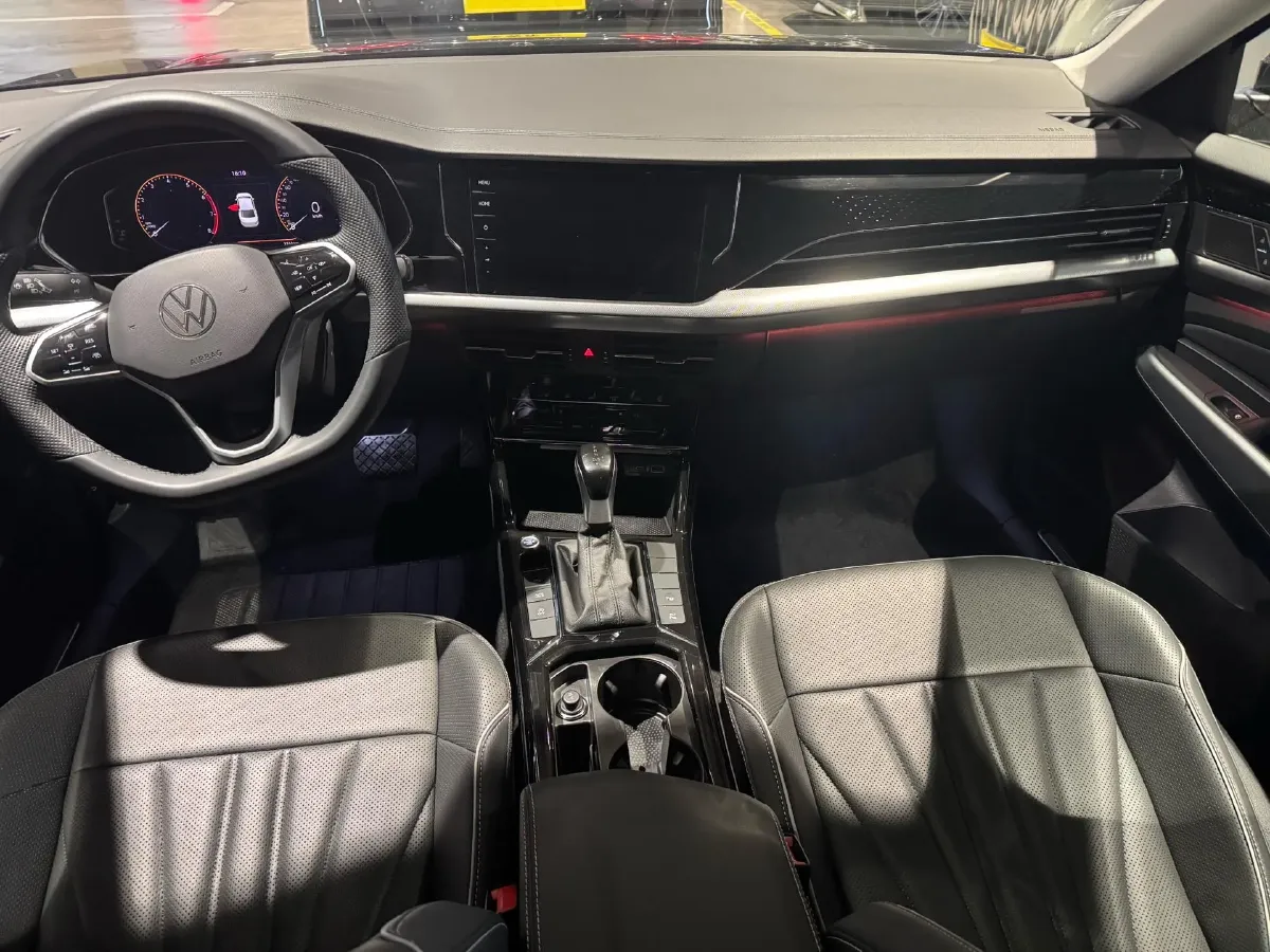 2024 Volkswagen Passat 2.0T 220HP L4 7DCT,autocango,china used car exporter,china ev exporter,chinese used car exporter,chinese used ev exporter