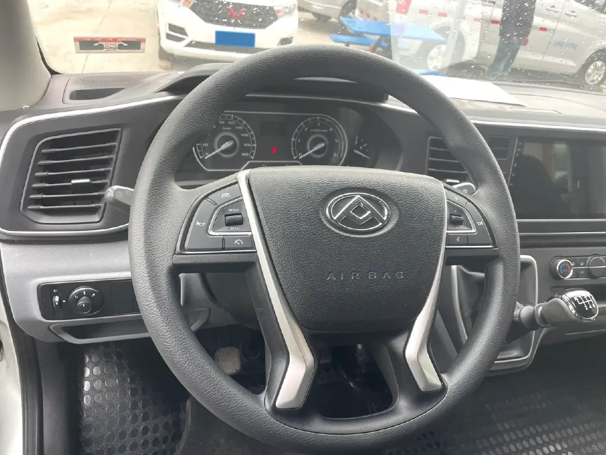 2019 MAXUS XinTu V80 2.0T 139HP L4 6MT,autocango,china used car exporter,china ev exporter,chinese used car exporter,chinese used ev exporter
