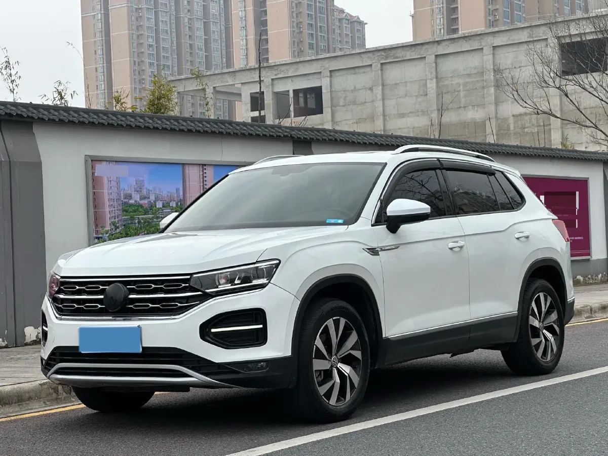 2019 Jeep Cherokee 2.0T 234HP L4 9AT,autocango,china used car exporter,china ev exporter,chinese used car exporter,chinese used ev exporter