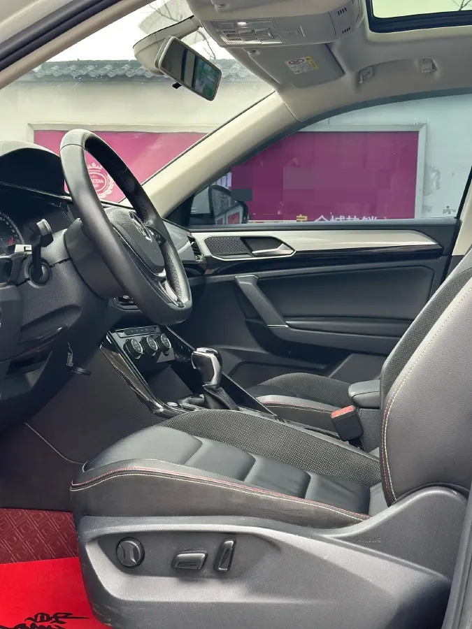 2019 Jeep Cherokee 2.0T 234HP L4 9AT,autocango,china used car exporter,china ev exporter,chinese used car exporter,chinese used ev exporter