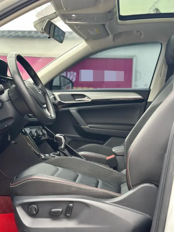 2019 Jeep Cherokee 2.0T 234HP L4 9AT,autocango,china used car exporter,china ev exporter,chinese used car exporter,chinese used ev exporter